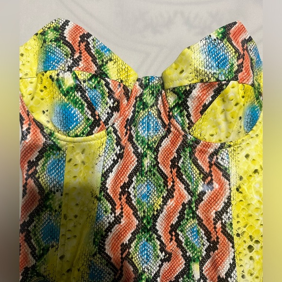 Corset snake print top from pretty little thing - Picture 5 of 5